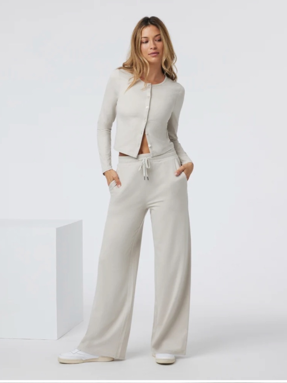 NWT Vuori Halo Essential Wideleg Pant Ecru - Size small